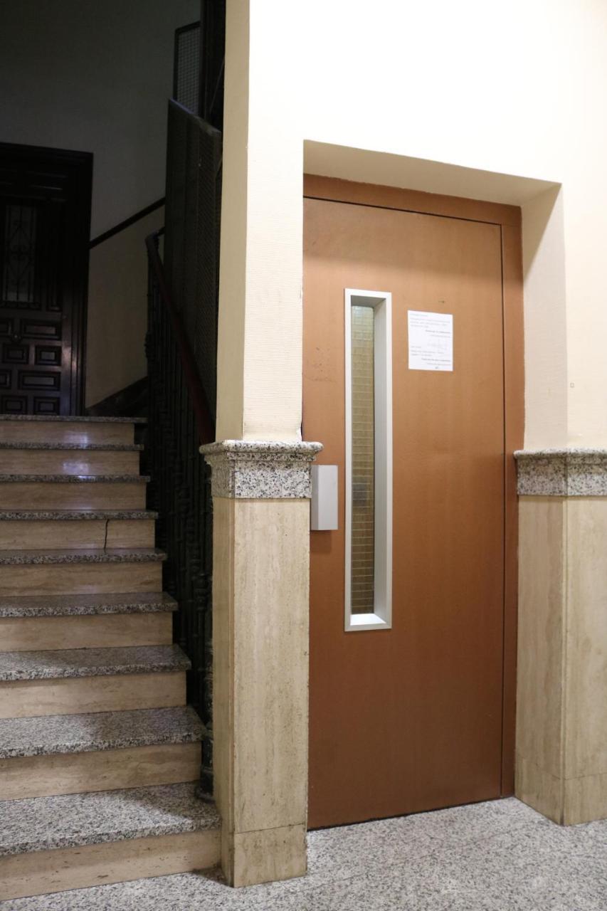 Hostal Abril Madrid Ngoại thất bức ảnh