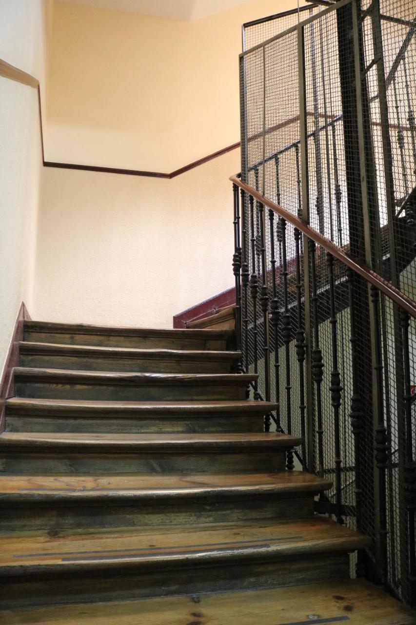 Hostal Abril Madrid Ngoại thất bức ảnh